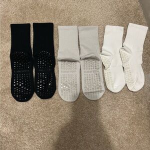 Non-Slip Grip Socks Set - Black, Gray, White